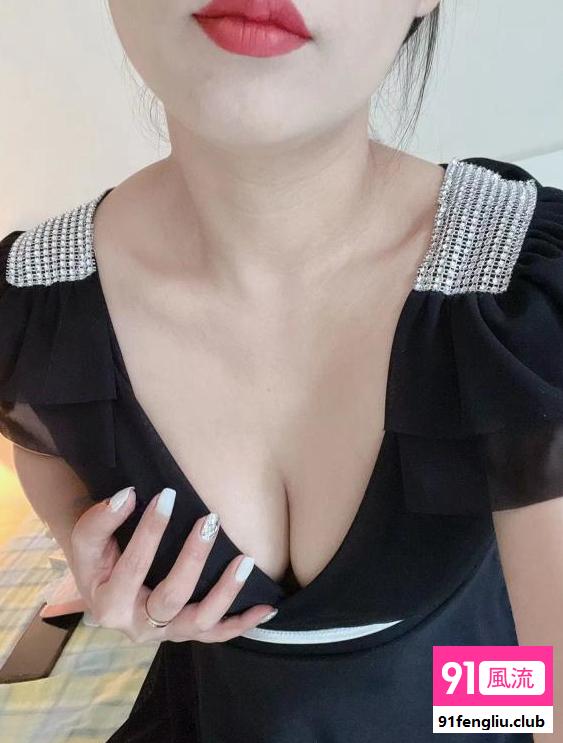 长腿黑丝少妇